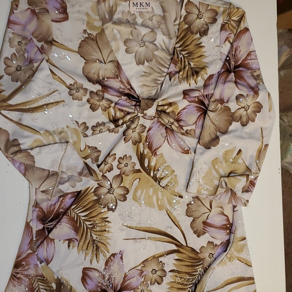 MKM Designs Tops - Floral blouse